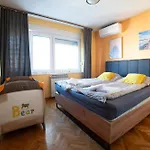 公寓 Aurelio Centar With Balcony And Free Parking