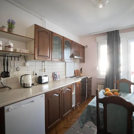Appartamento Aurelio Centar With Balcony And Free Parking
