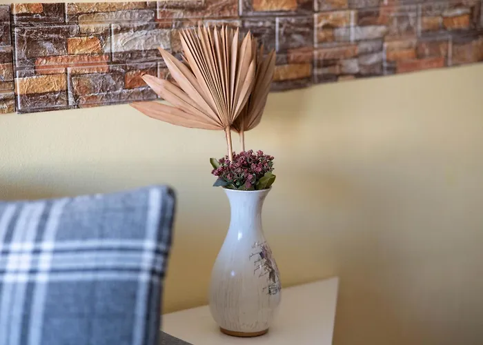 Aurelio Centar With Balcony And Free Parking Διαμέρισμα